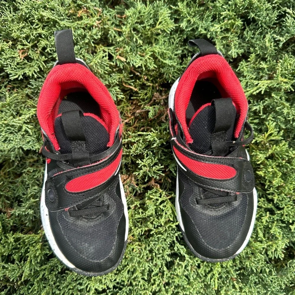 Nike Team Hustle D 11 Toddler Boy Sneakers Size 11 Black Red White Shoes